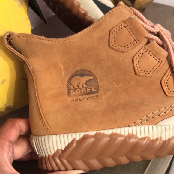 🐬Sorel Out N About Waterproof Brown and Black Boots - Picture 3 of 13